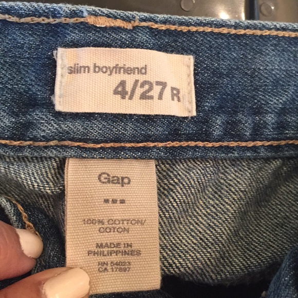 Gap slim boyfriend jeans. Size 4 Distressed. - Picture 5 of 8